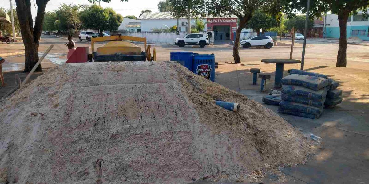 reforma praça vila nova agua boa.jpg